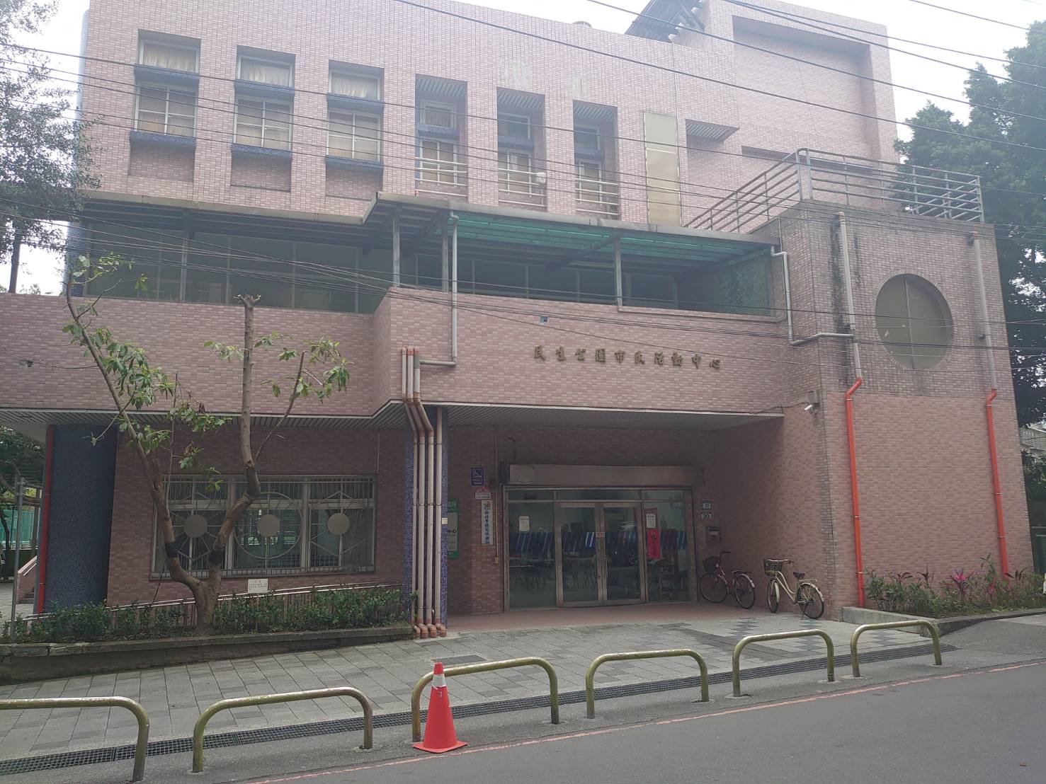 橋國光民生市民活動中心採用擴柱補強方式2
