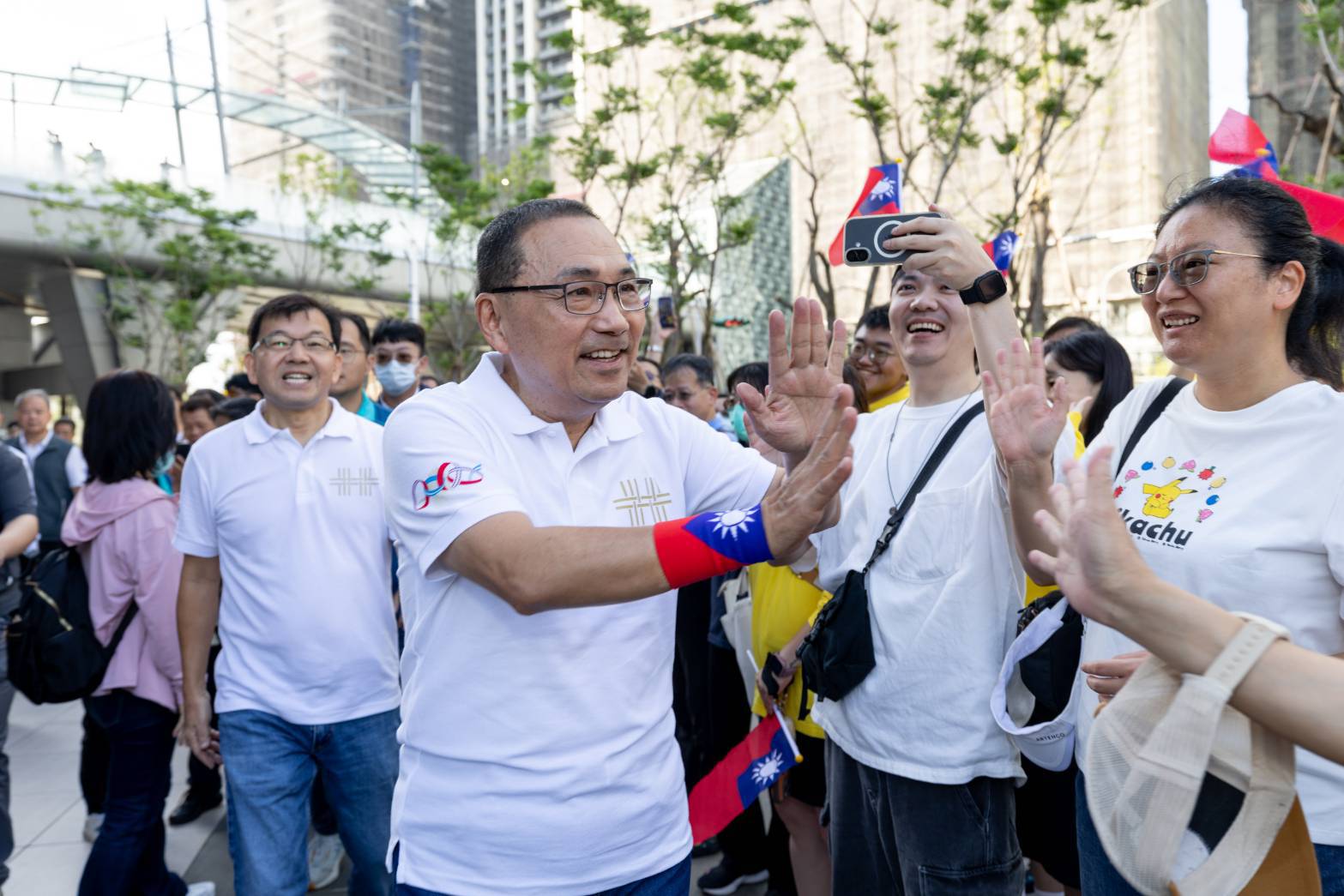 新北市侯市長友宜與民眾熱烈互動。