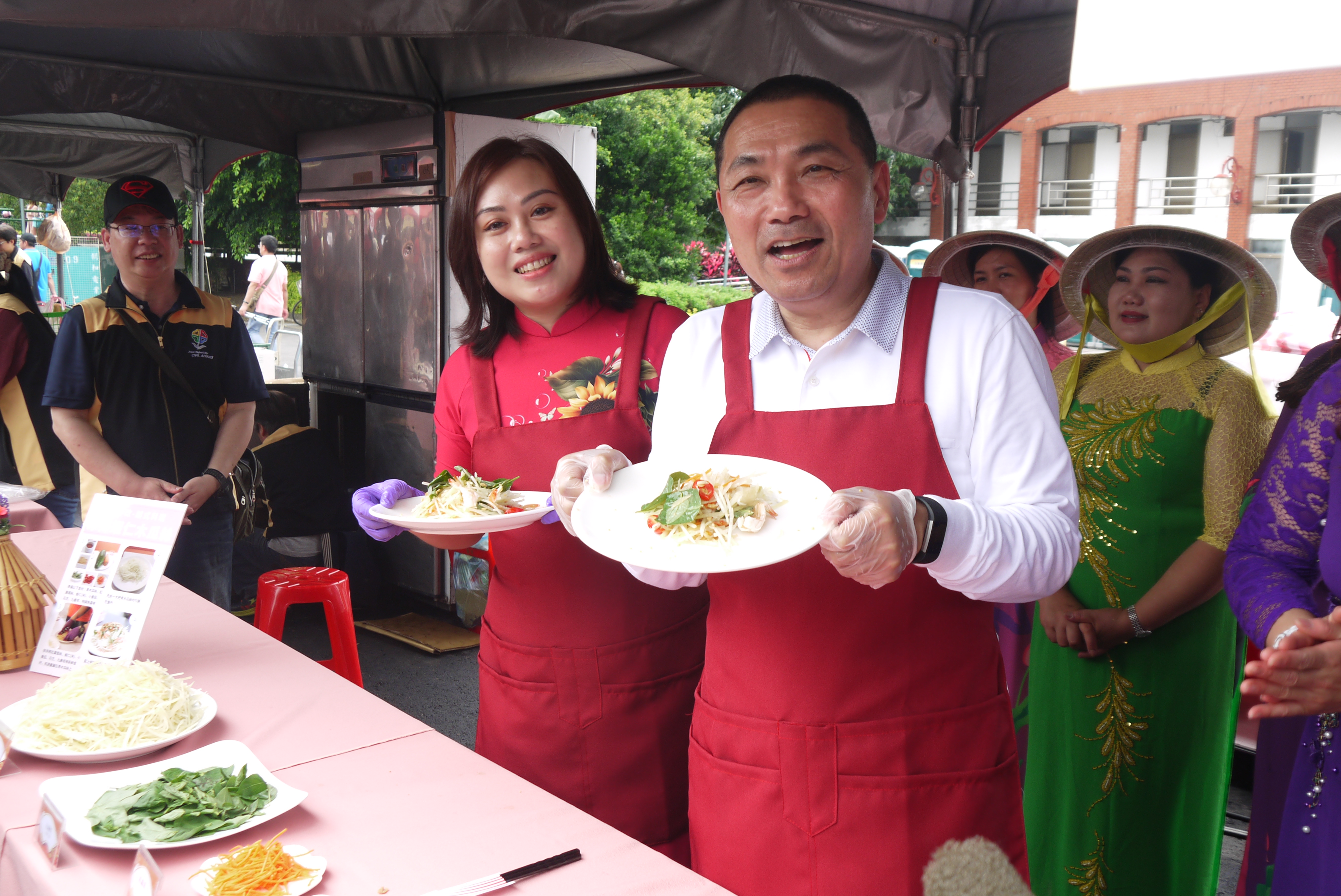 市長與新住民手作diy越南料理